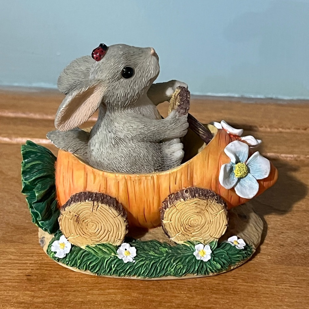 CHARMING TAILS VINTAGE RESIN FIGURINE 88/703 MOTORING ALONG BUNNY RABBIT